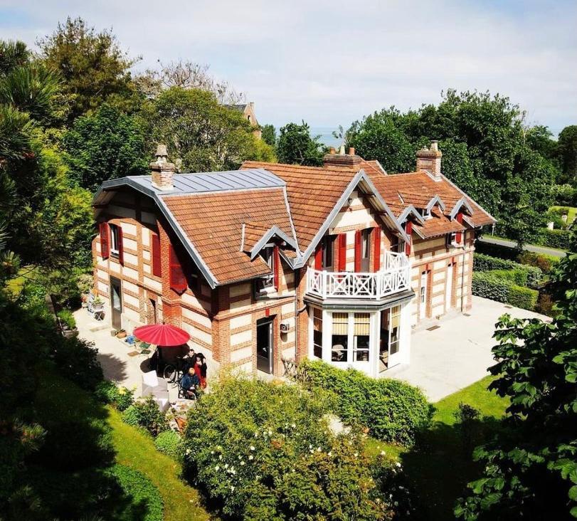 La Villa Des Rosiers Cricqueboeuf ภายนอก รูปภาพ