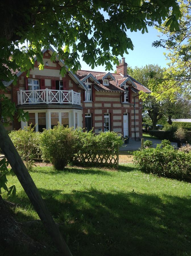 La Villa Des Rosiers Cricqueboeuf ภายนอก รูปภาพ
