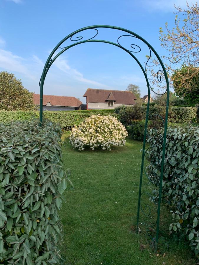 La Villa Des Rosiers Cricqueboeuf ภายนอก รูปภาพ